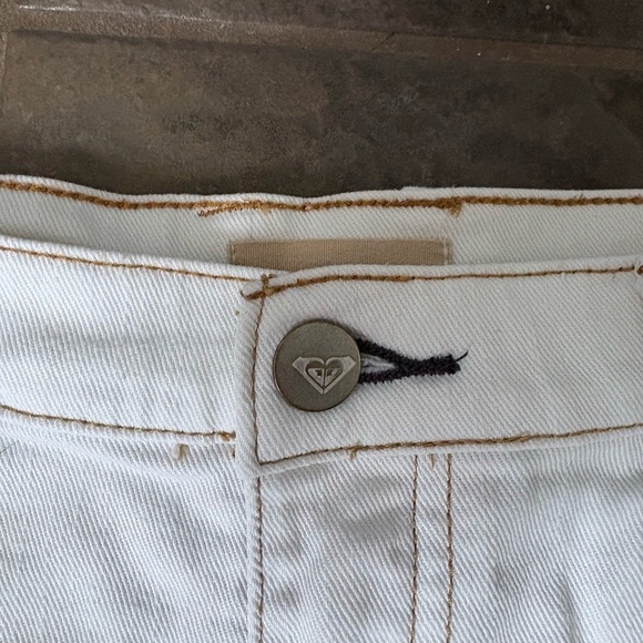 Roxy Low Rise Frayed Hem White Jean Shorts size 27 - Picture 10 of 12
